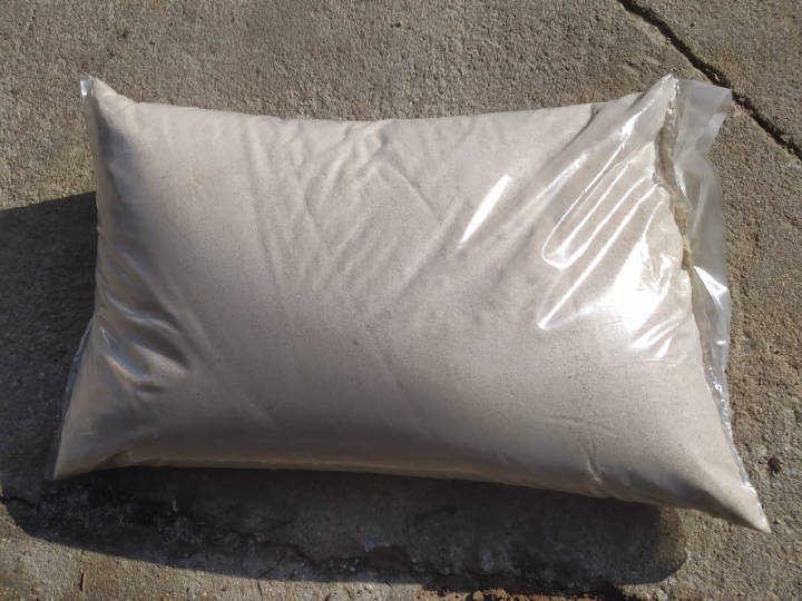 Venta de tierra y mantillo para jardines y mantenimiento de jardinería en Madrid - Ricotrebol - Arena de playa en saco para decoración de jardines y drenaje