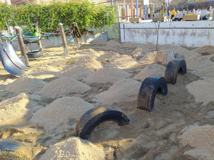 Venta de tierra y mantillo para jardines y mantenimiento de jardinería en Madrid - Ricotrebol - Arena de río para decoración de jardines y drenaje