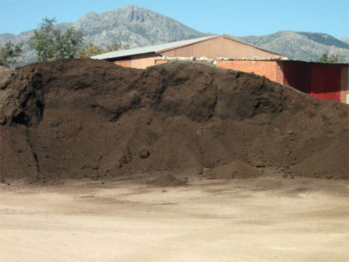 Venta de tierra y mantillo para jardines y mantenimiento de jardinería en Madrid - Ricotrébol - Mantillo para jardines y espacios verdes