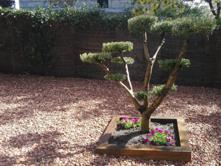 Venta de tierra y mantillo para jardines y mantenimiento de jardinería en Madrid - Ricotrebol - Marmolina roja de Alicante para decoración de jardines y drenaje