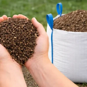 Venta de tierra y mantillo para jardines y mantenimiento de jardinería en Madrid - Ricotrébol - Tierra mezcla para jardines y espacios verdes