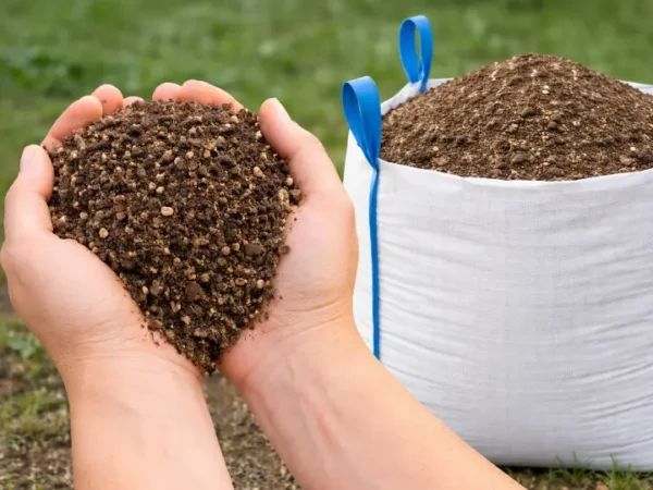 Venta de tierra y mantillo para jardines y mantenimiento de jardinería en Madrid - Ricotrébol - Tierra mezcla para jardines y espacios verdes